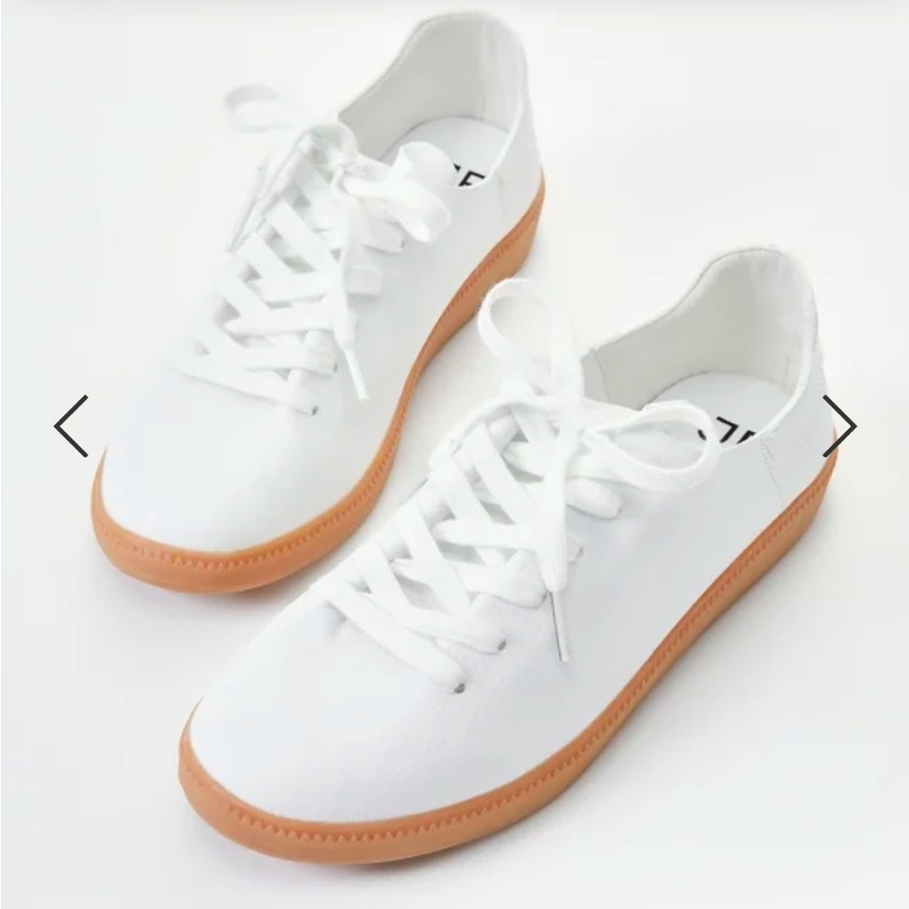 NWT Just Fab Cedric Sneaker